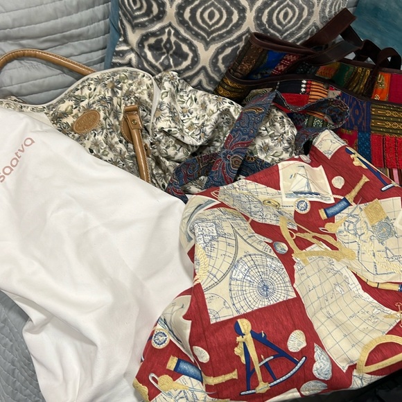 Bundle of 4 totes and 1 purse - Picture 1 of 6